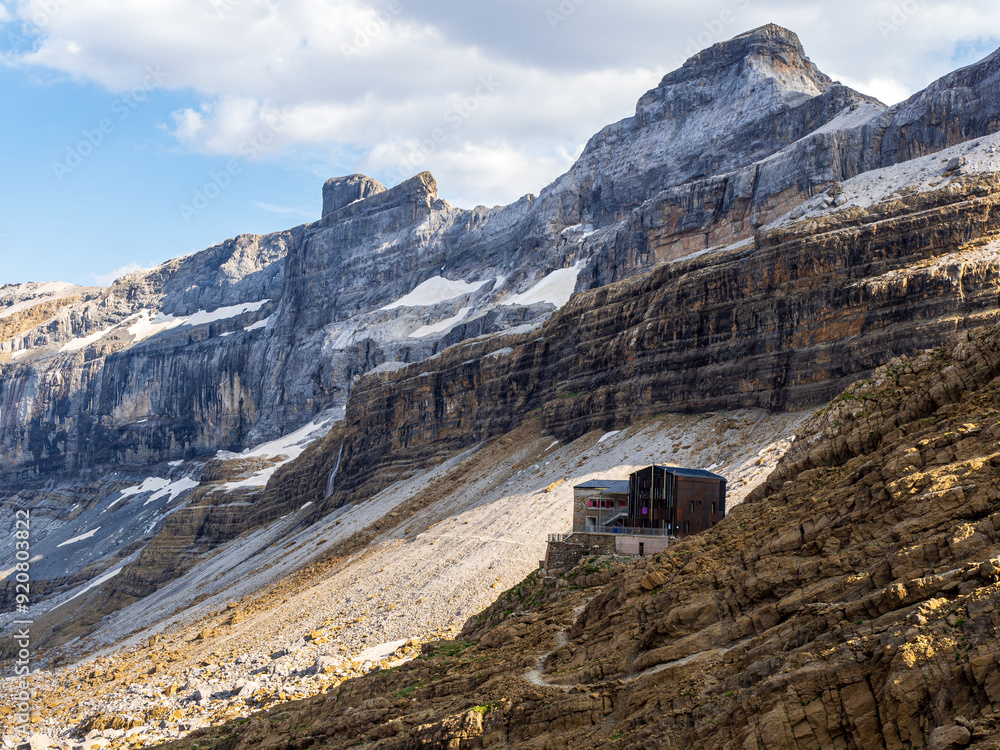 Point de vue sur le refuge des Sarradets