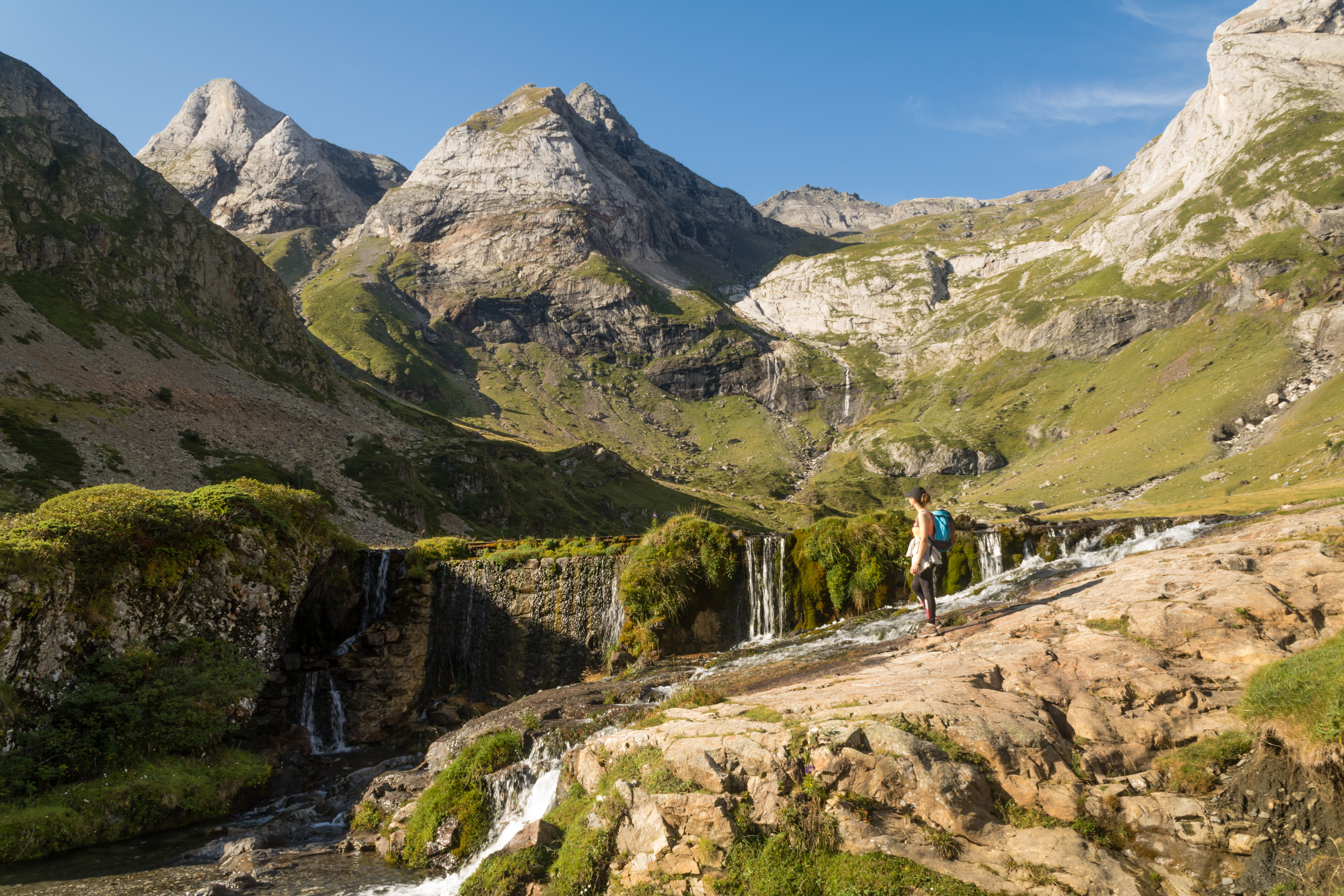 Randonneur dans le cirque de Troumouse